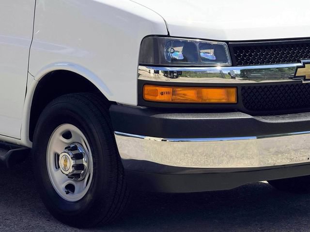 Used 2025 Chevrolet Express 3500 LT w/ LT Preferred Equipment Group RWD image 9