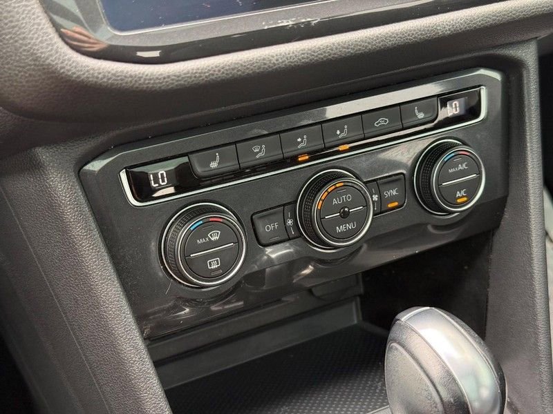 Used 2019 Volkswagen Tiguan SE w/ Panoramic Sunroof Package AWD/4WD image 28