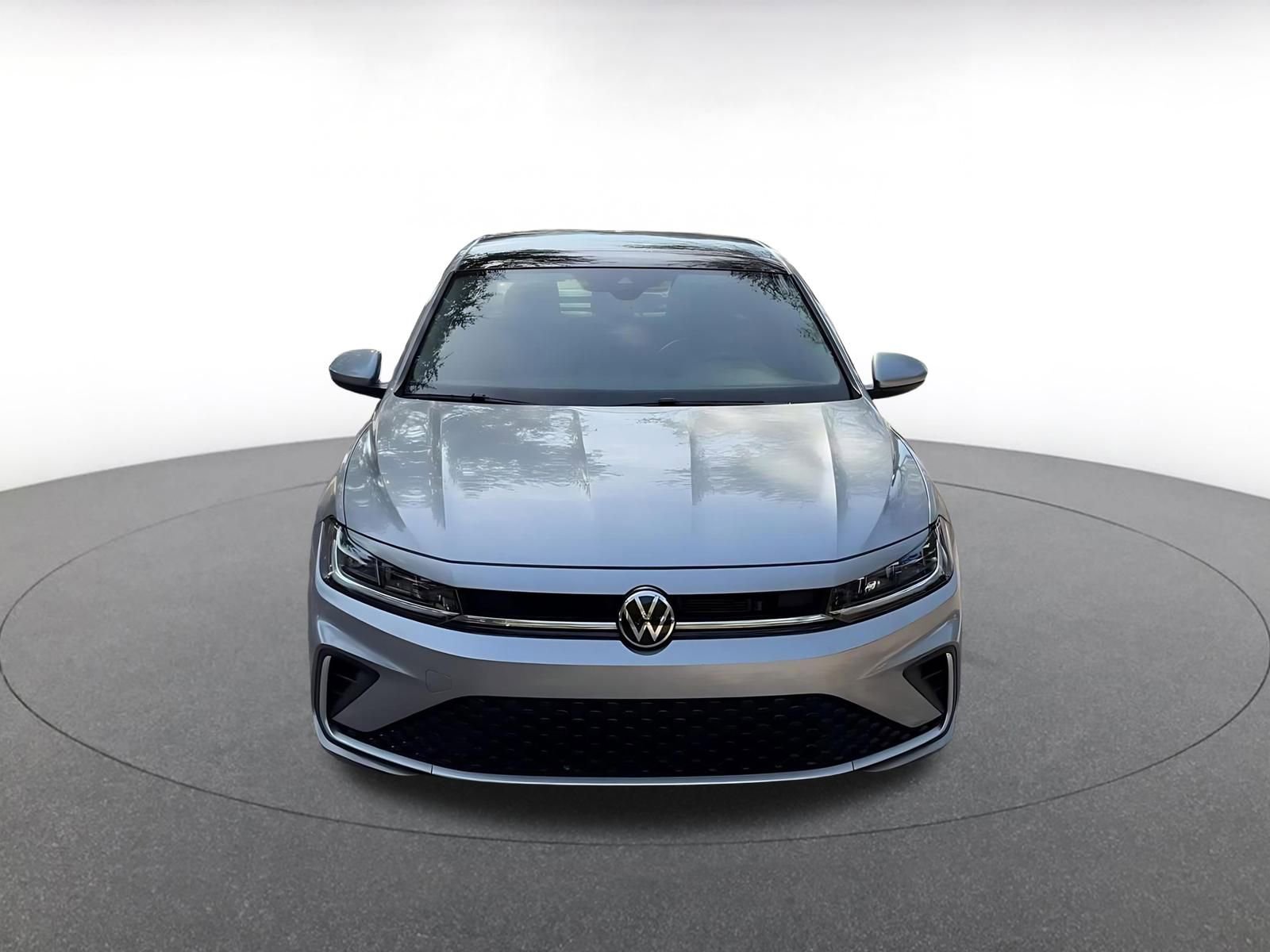 Used 2025 Volkswagen Jetta SE image 4