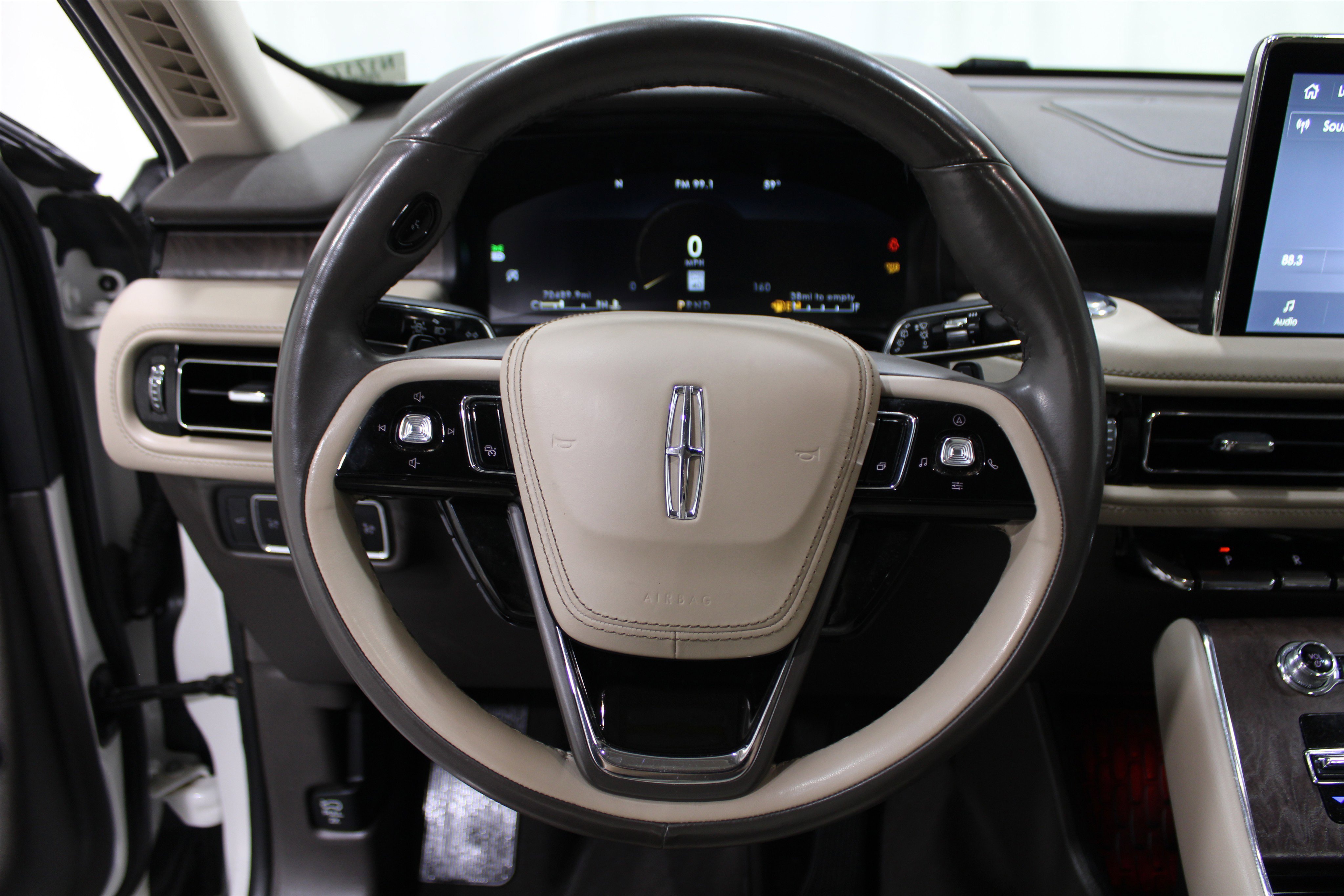 Used 2022 Lincoln Aviator Reserve w/ Equipment Group 201A image 9