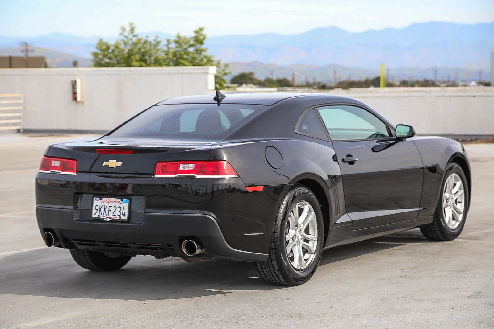 Used 2015 Chevrolet Camaro LS RWD image 5