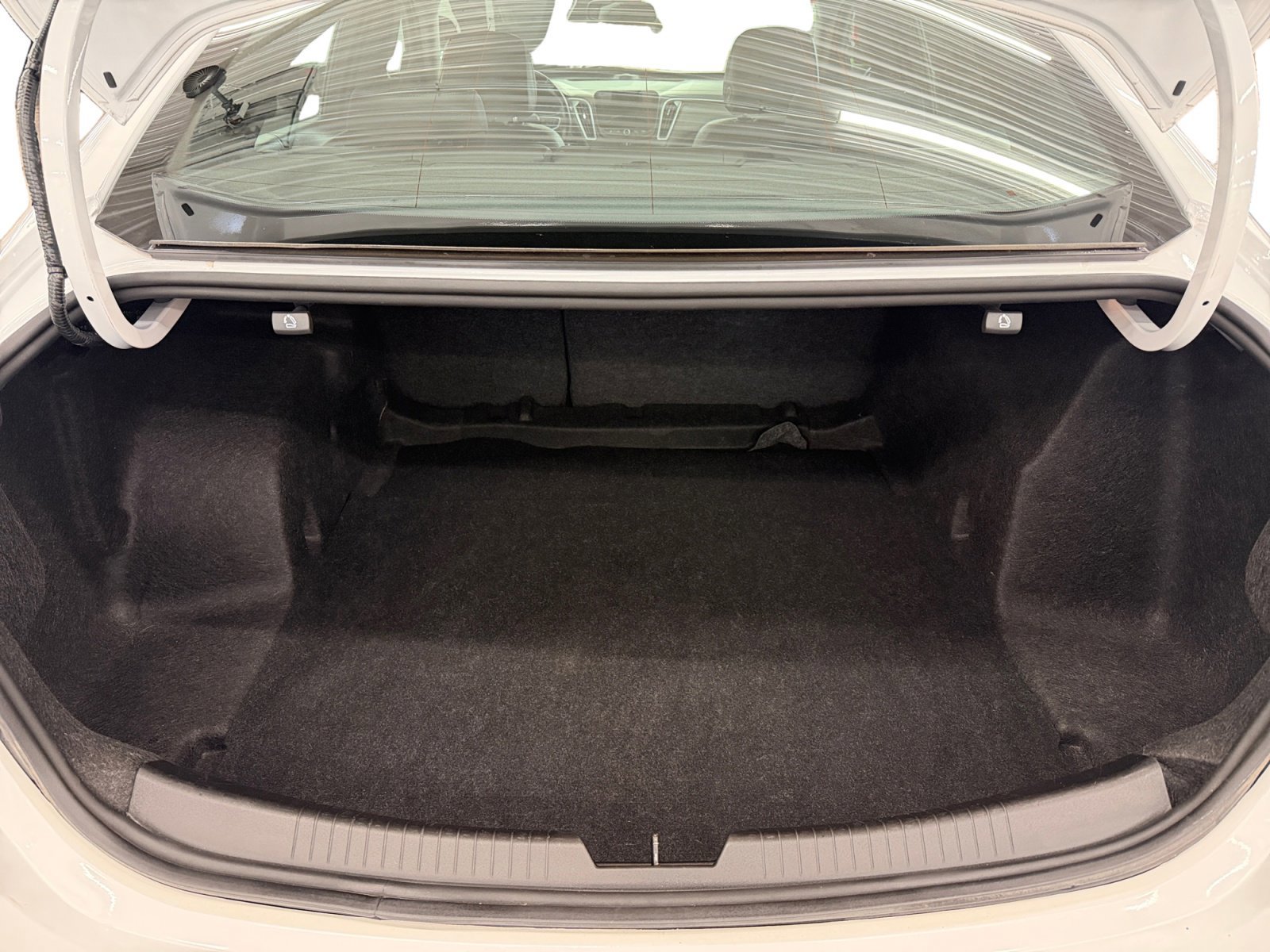 Used 2022 Chevrolet Malibu LT w/ Leather Package image 12