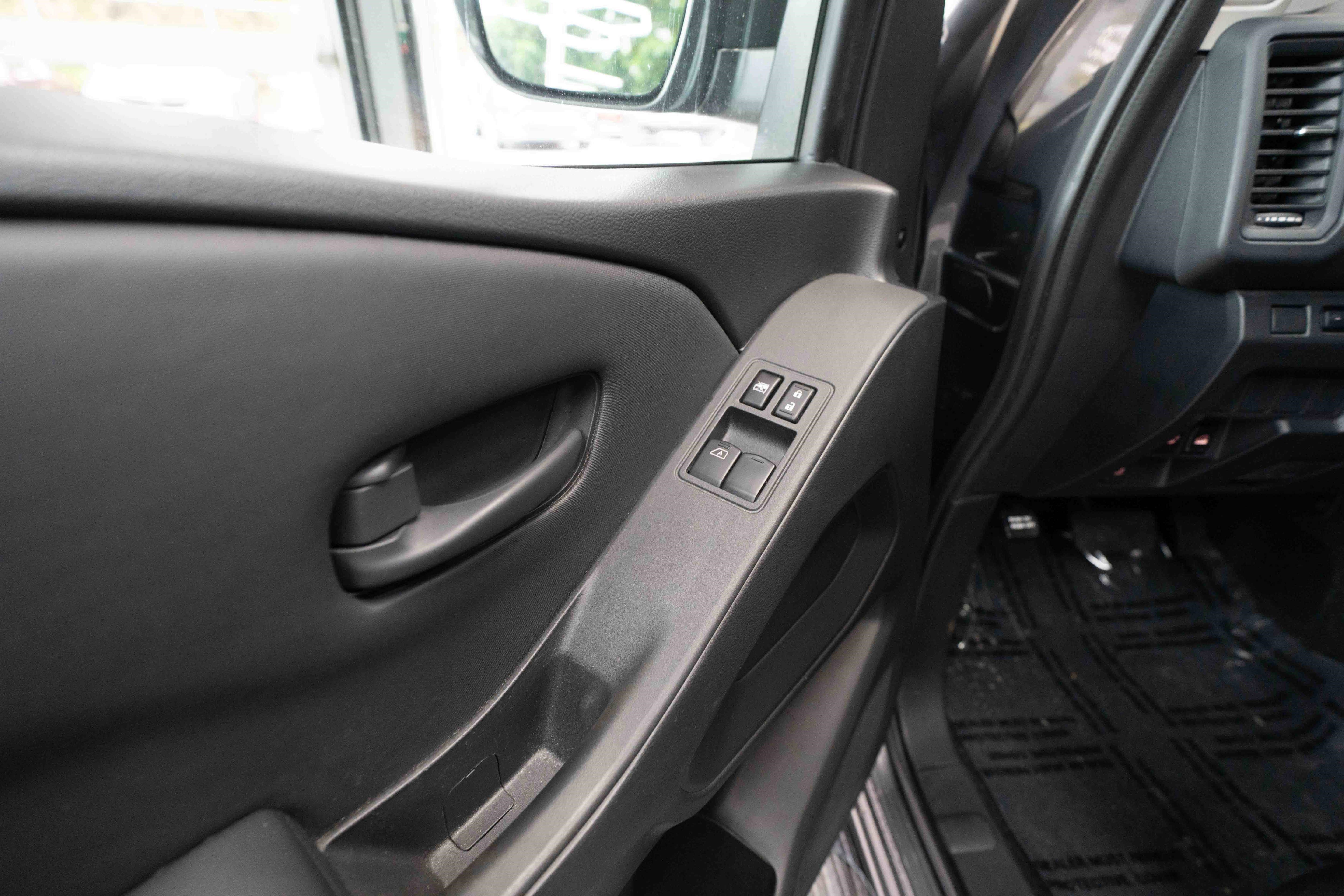 Used 2022 Nissan Frontier S AWD/4WD image 7