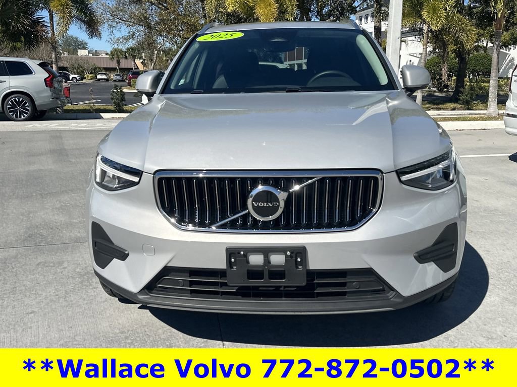Used 2025 Volvo XC40 B5 Core image 3