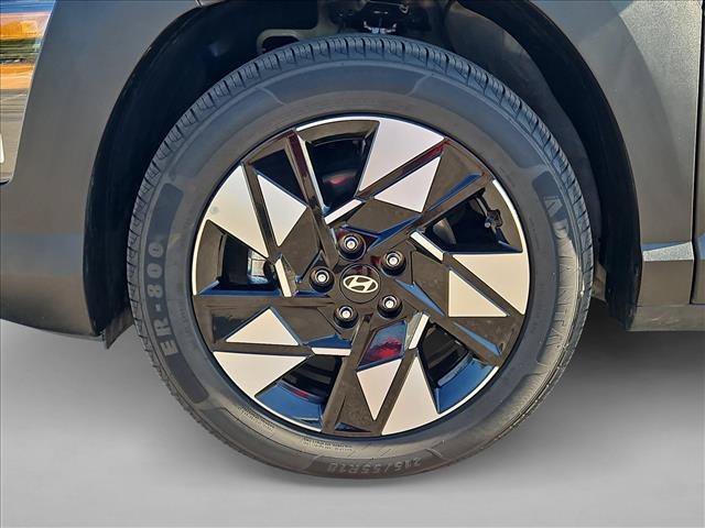 Used 2025 Hyundai Kona SEL FWD image 11
