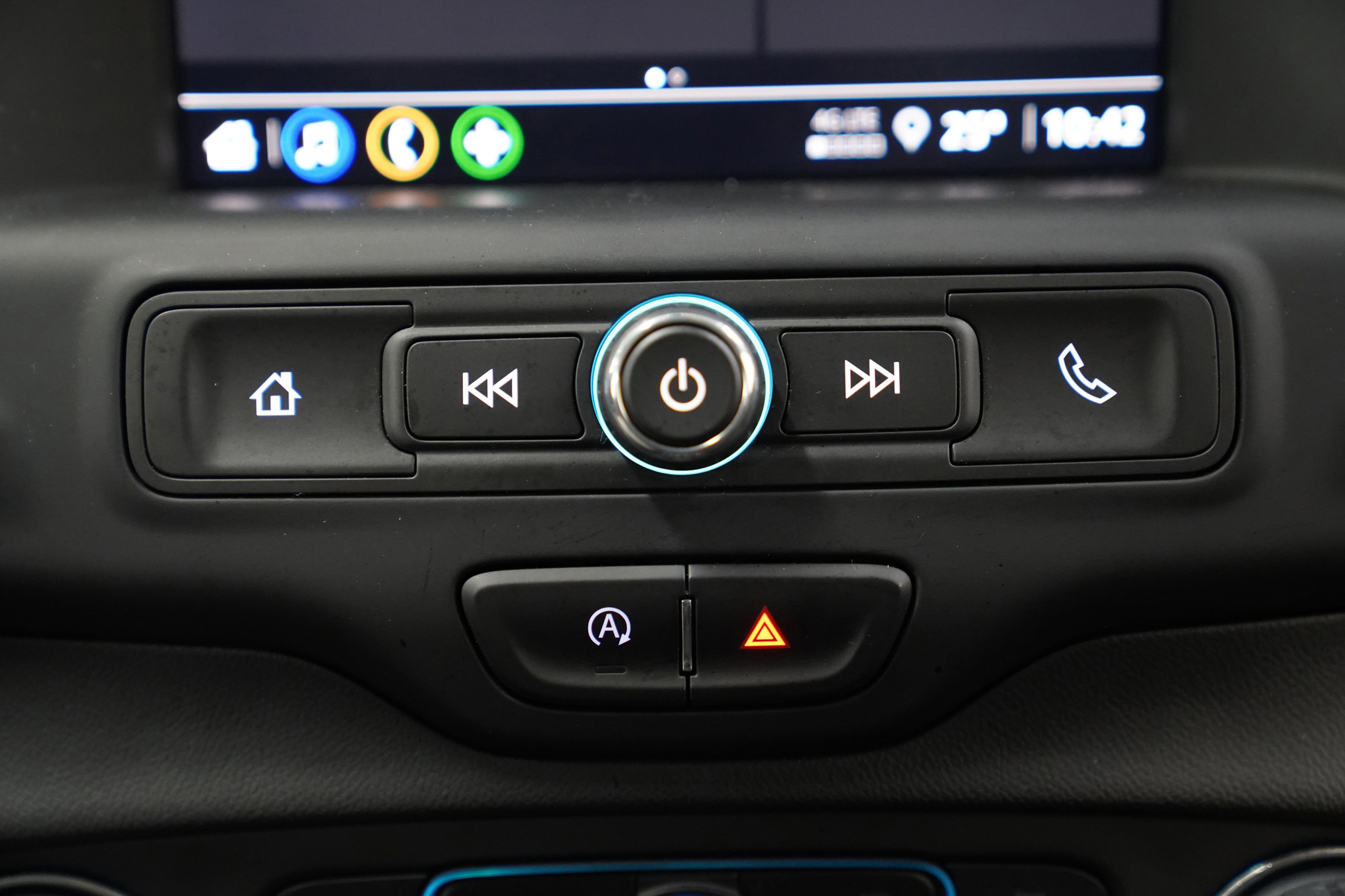 Used 2023 GMC Terrain SLE w/ Driver Convenience Package image 25