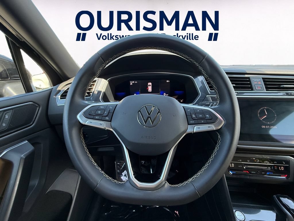 Used 2023 Volkswagen Tiguan SE w/ Panoramic Sunroof Package AWD/4WD image 14