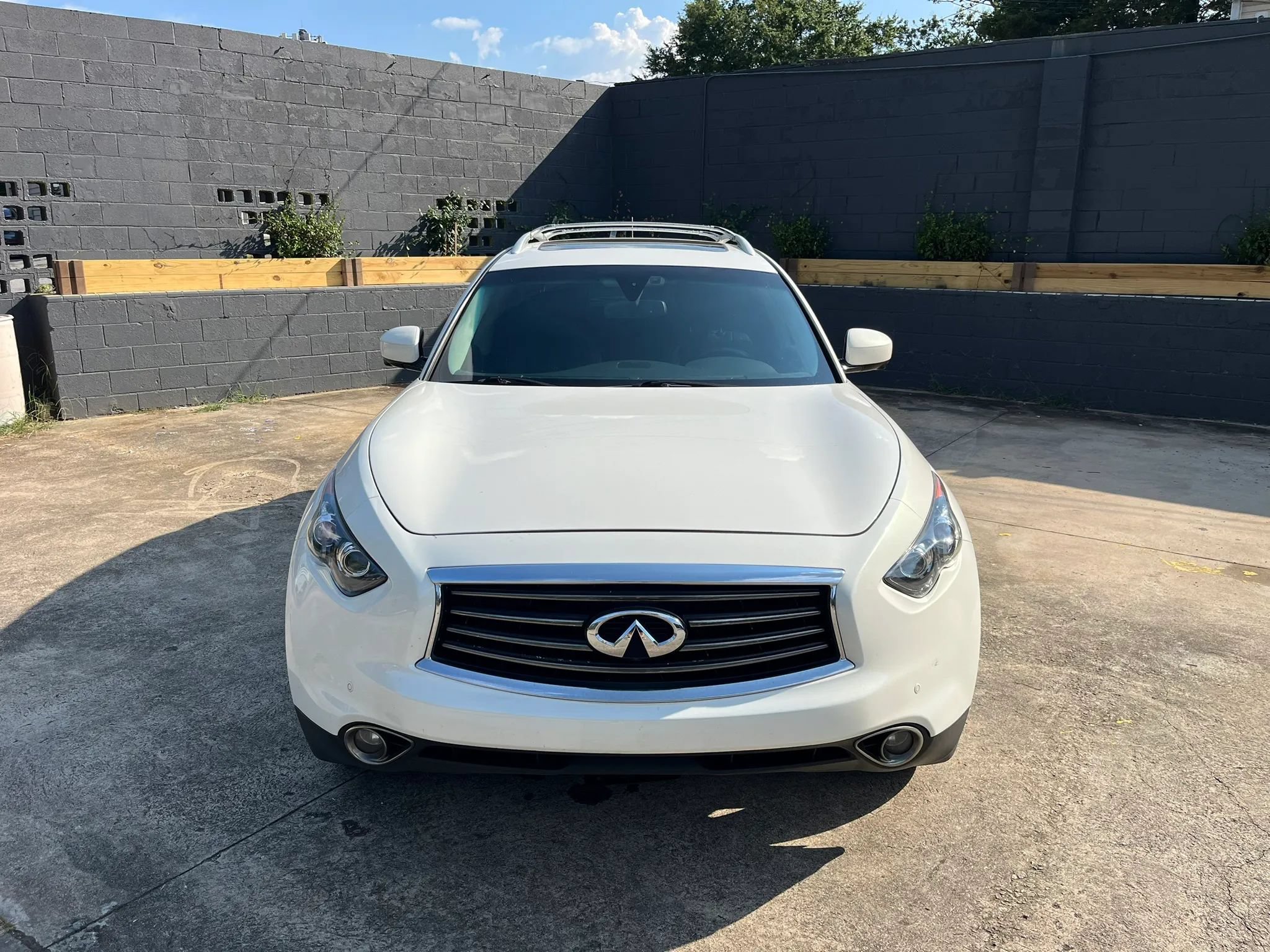 Used 2014 INFINITI QX70 AWD w/ Sport Technology Package image 2