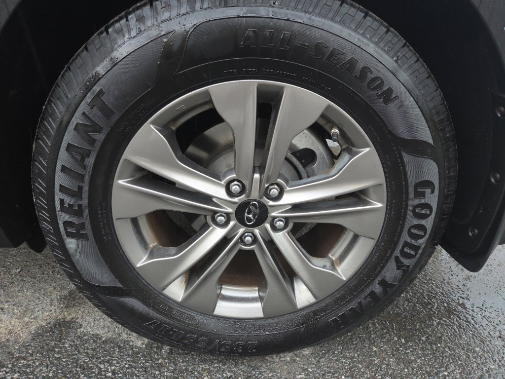 Used 2015 Hyundai Santa Fe Sport w/ Option Group 02 AWD/4WD image 28