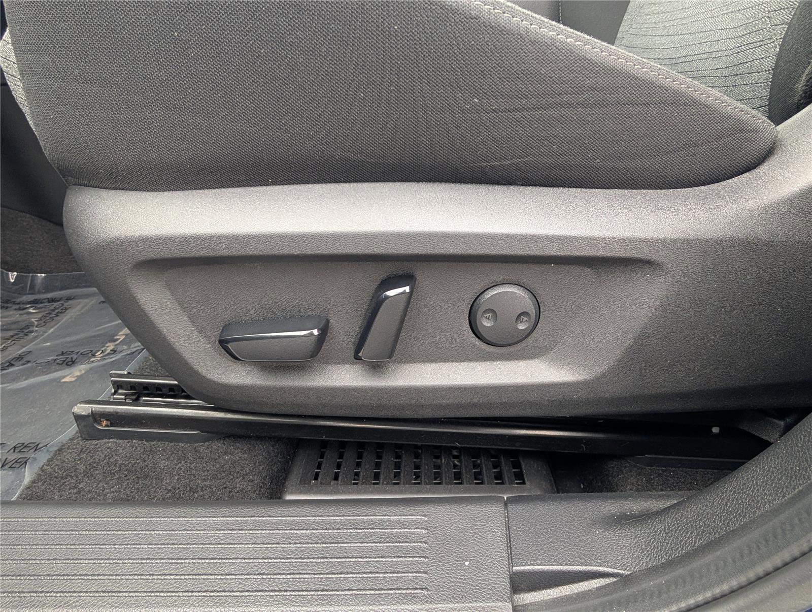 Used 2023 Nissan Rogue SV image 19