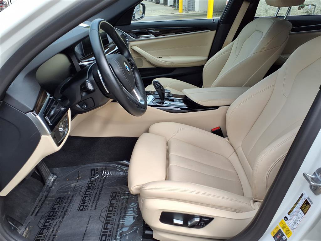 Used 2020 BMW 530e w/ Premium Package image 19