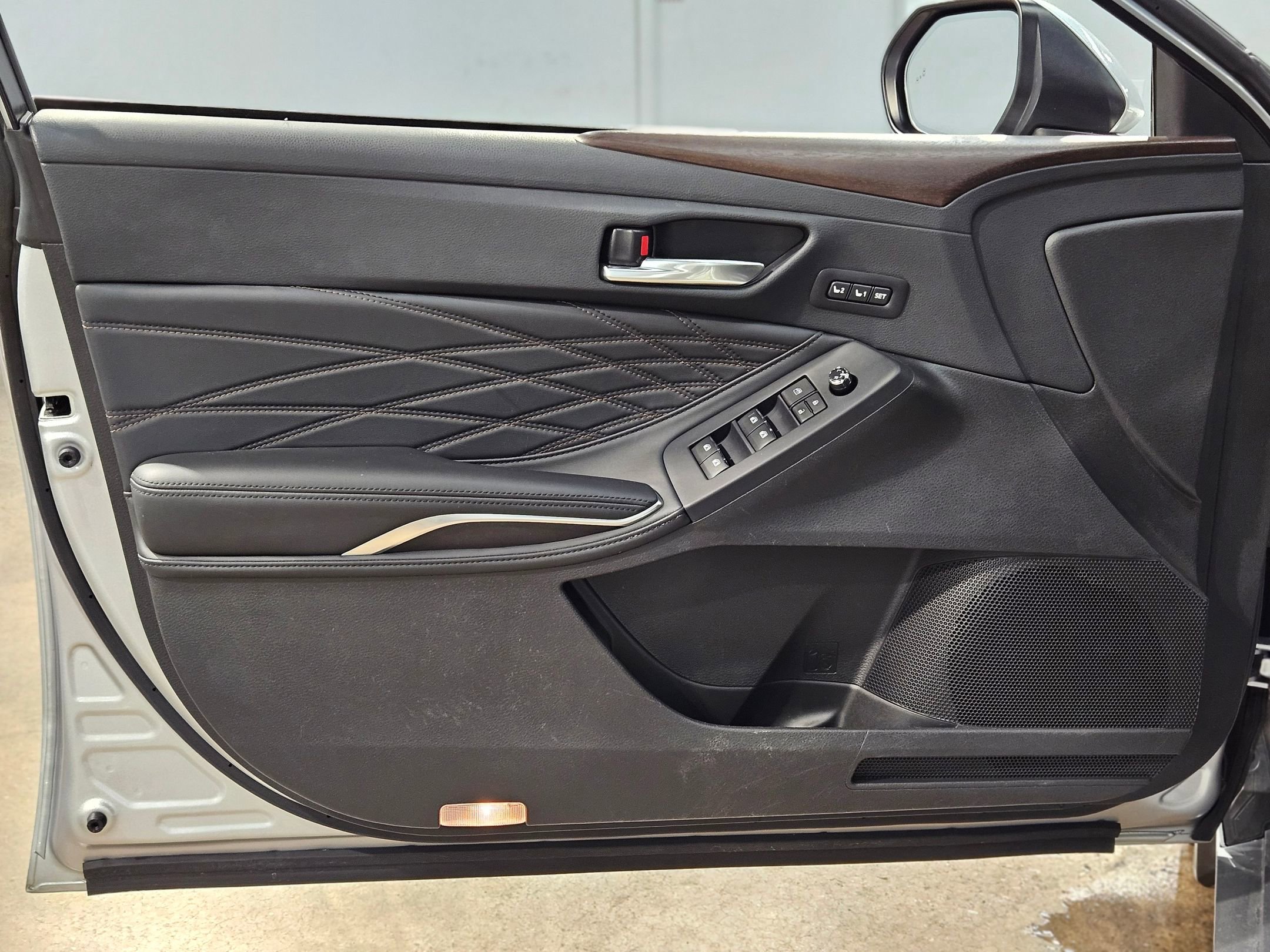 Used 2022 Toyota Avalon Limited image 20