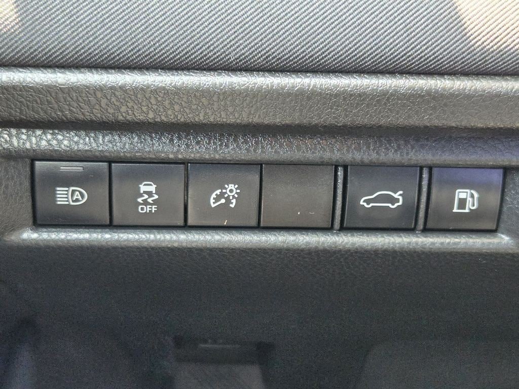 Used 2025 Toyota Camry LE FWD image 25