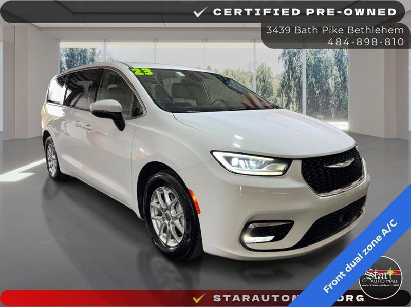 Used 2023 Chrysler Pacifica Touring-L FWD image 3