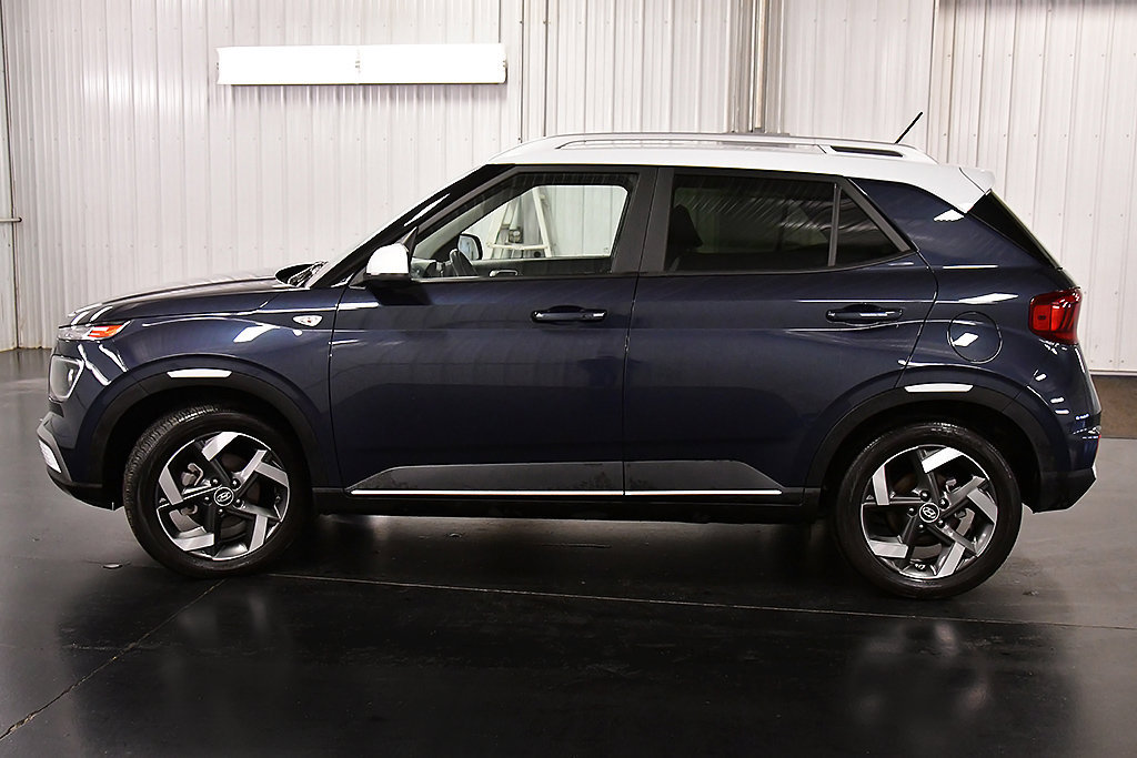 Used 2025 Hyundai Venue Limited FWD image 4