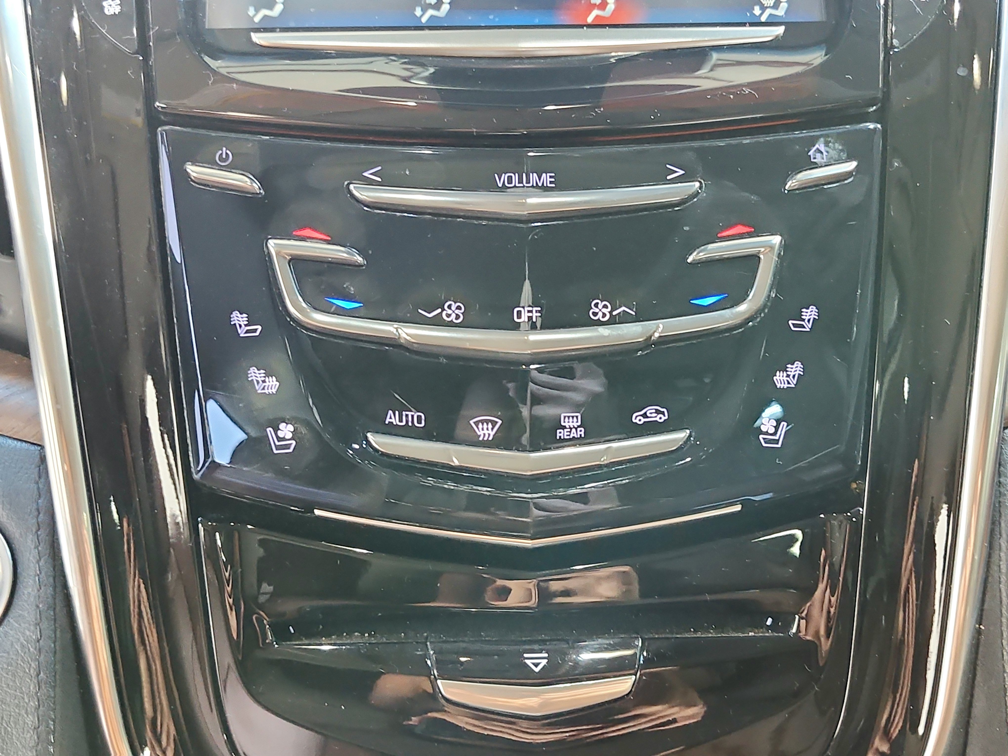 Used 2017 Cadillac Escalade Premium Luxury AWD/4WD image 17