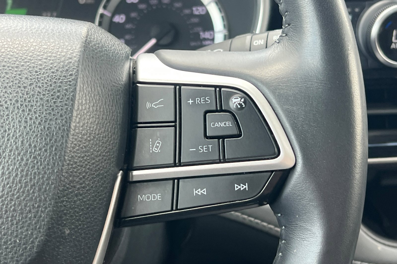 Used 2024 Toyota Highlander XLE image 37