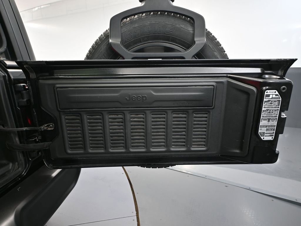 Used 2023 Jeep Wrangler Unlimited Sahara image 40