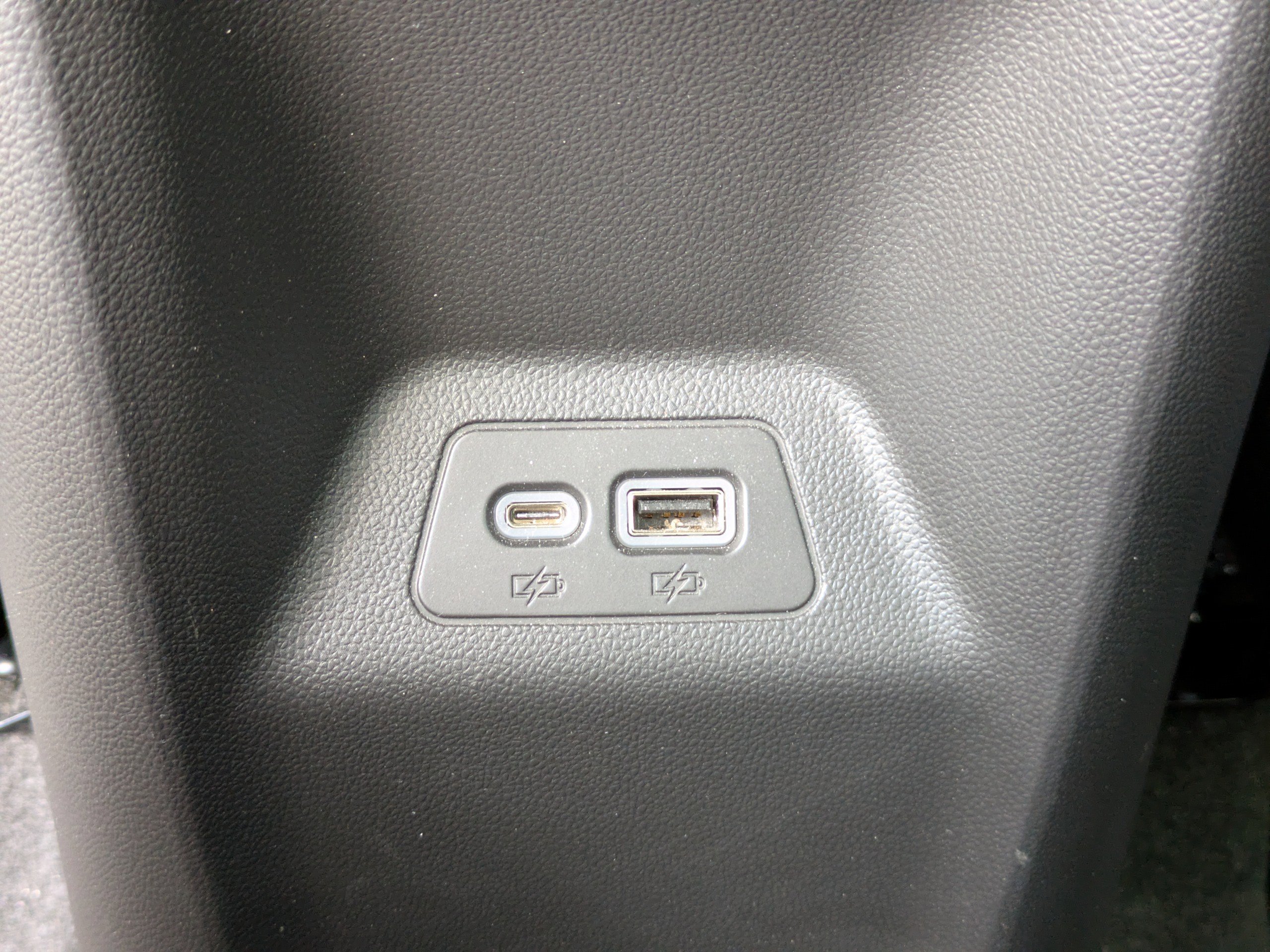 Used 2022 Buick Envision Essence w/ Technology Package I image 16