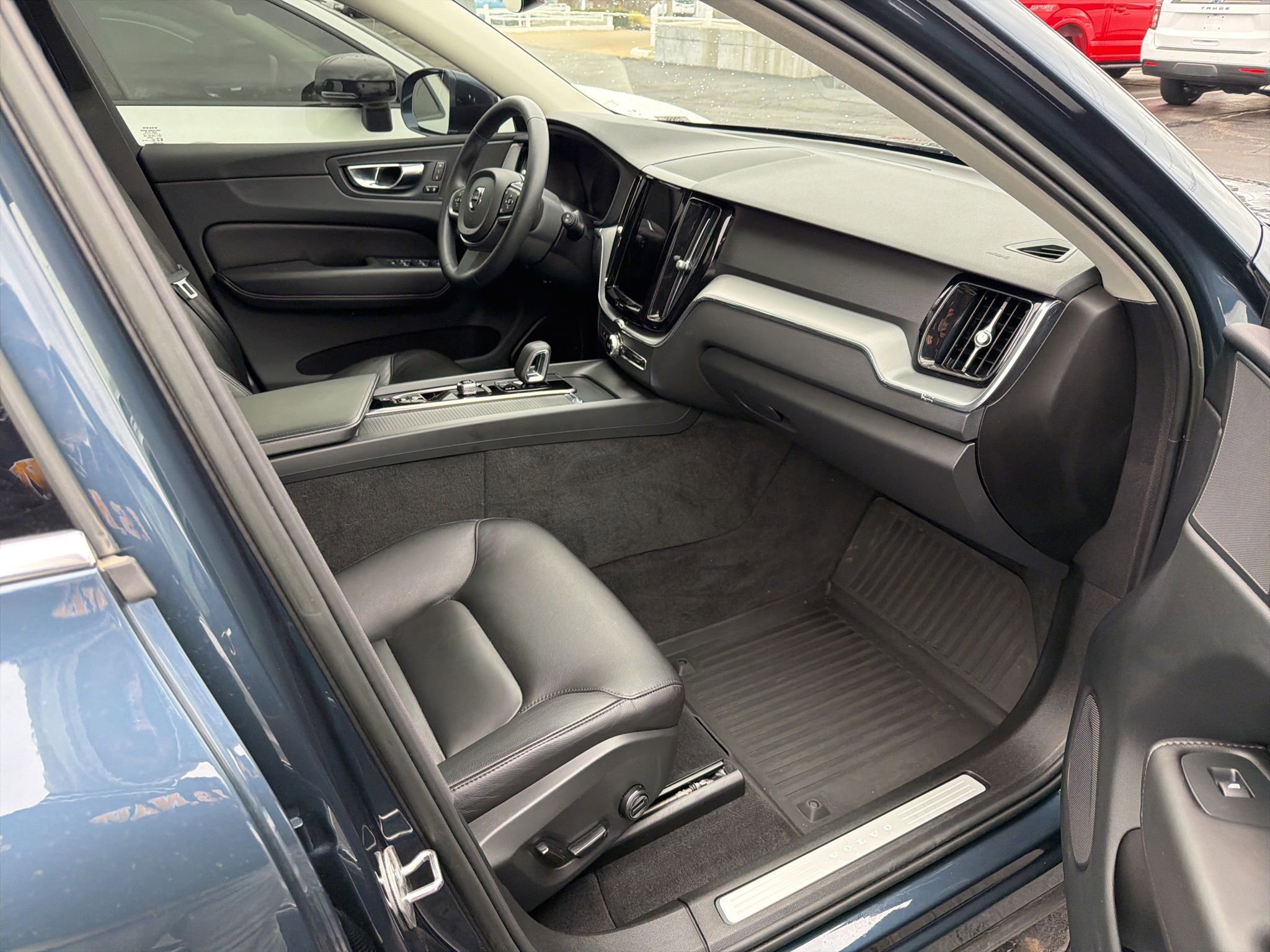 Used 2023 Volvo XC60 B5 Core w/ Climate Package image 6