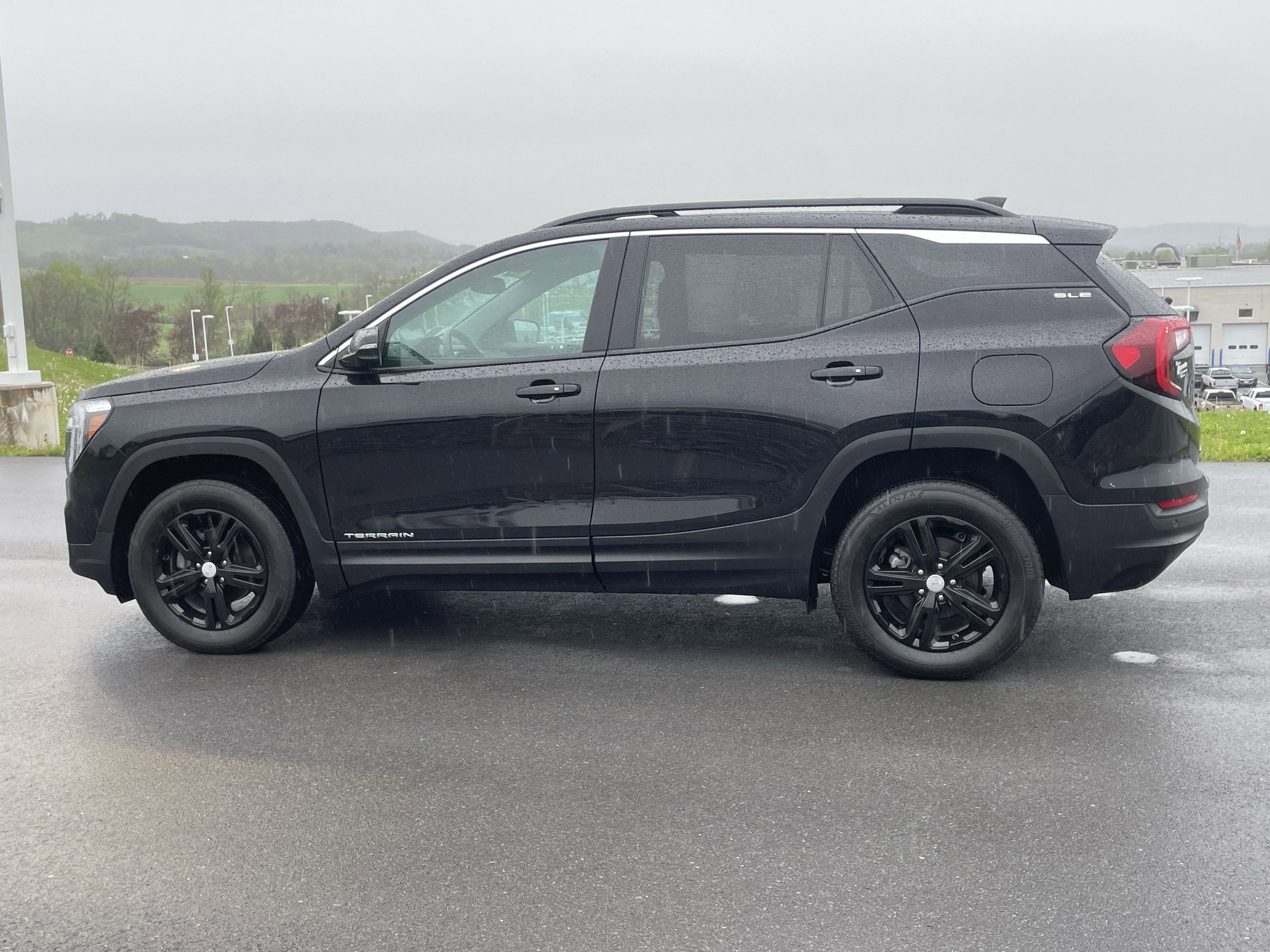 Used 2023 GMC Terrain SLE w/ Driver Convenience Package AWD/4WD image 7