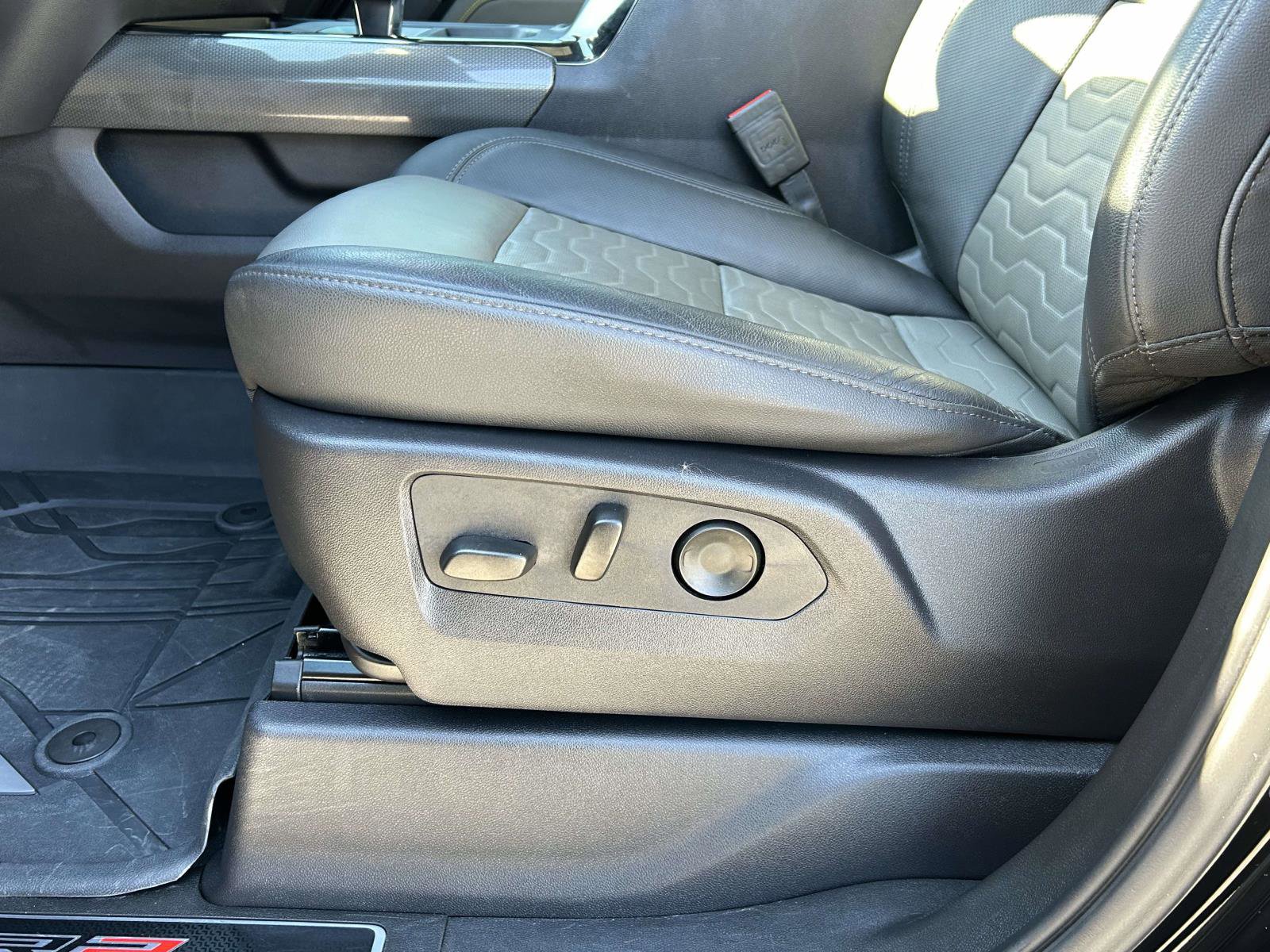 Used 2024 Chevrolet Silverado 1500 ZR2 w/ Technology Package image 18