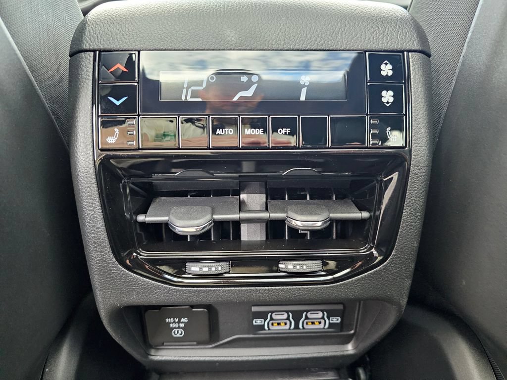 New 2024 Jeep Grand Cherokee L Overland w/ Advanced Protech Group III AWD/4WD image 18