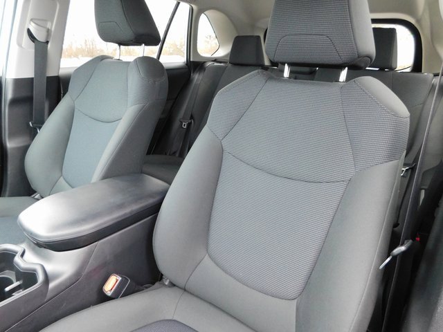 Used 2022 Toyota RAV4 LE image 14