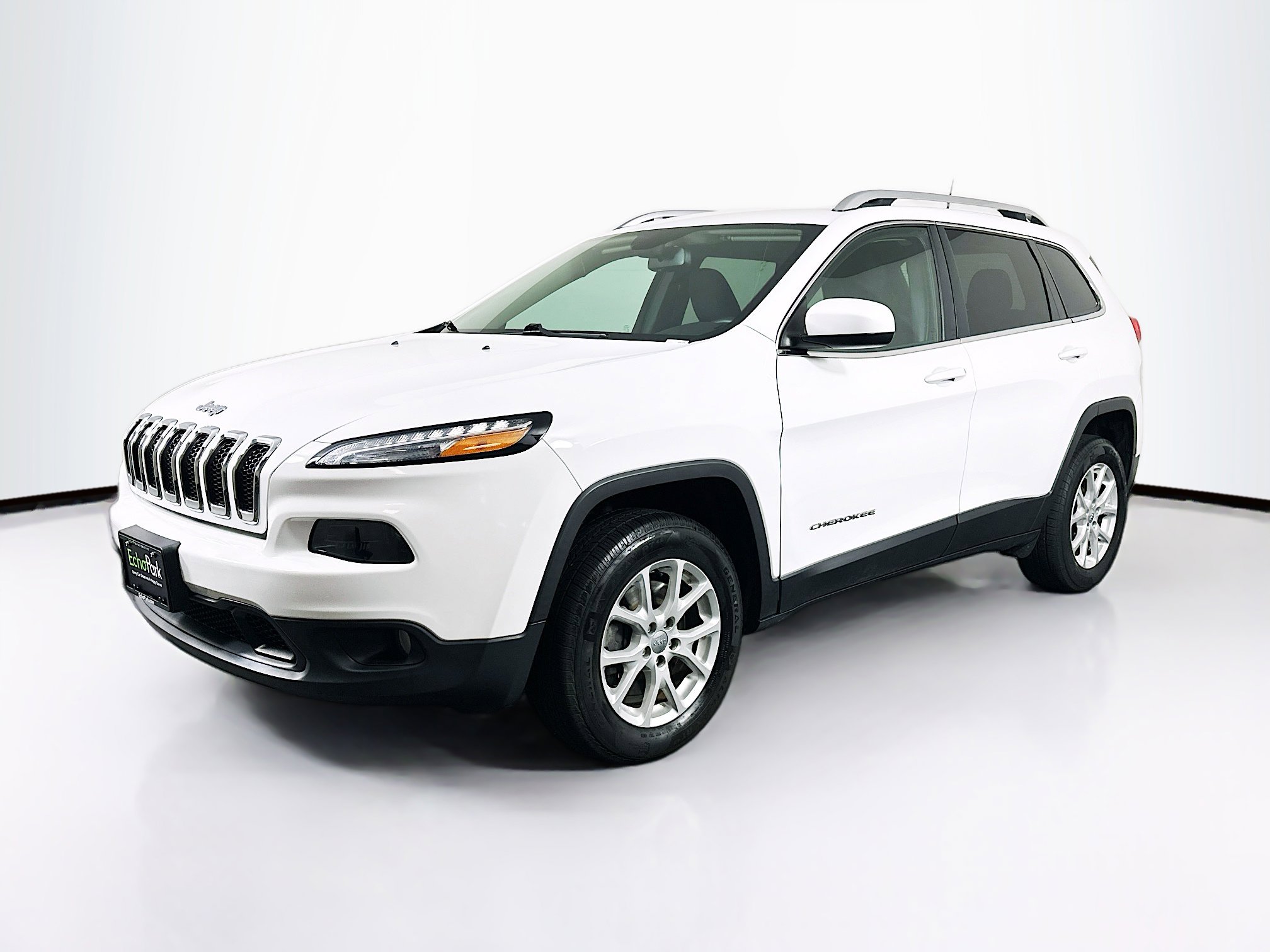 Used 2017 Jeep Cherokee Latitude image 3