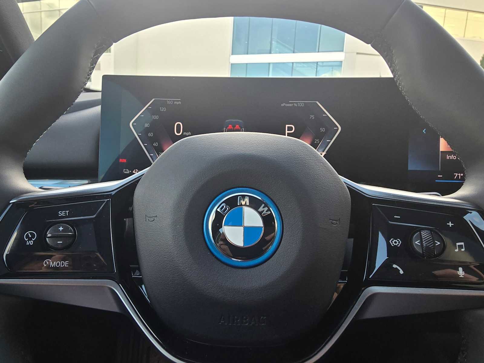 Used 2024 BMW i5 eDrive40i w/ Convenience Package image 28