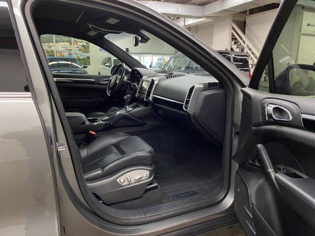 Used 2014 Porsche Cayenne AWD/4WD image 19