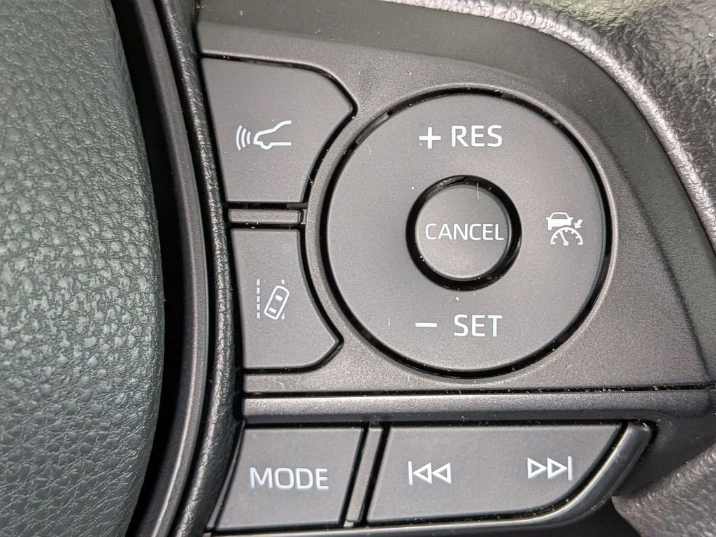 Used 2025 Toyota RAV4 XLE image 26