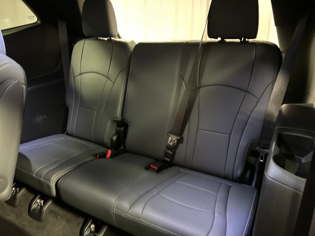 Used 2024 Buick Enclave Essence w/ Technology Package FWD image 24