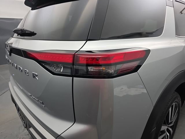 Used 2024 Nissan Pathfinder Platinum w/ Cargo Package image 19