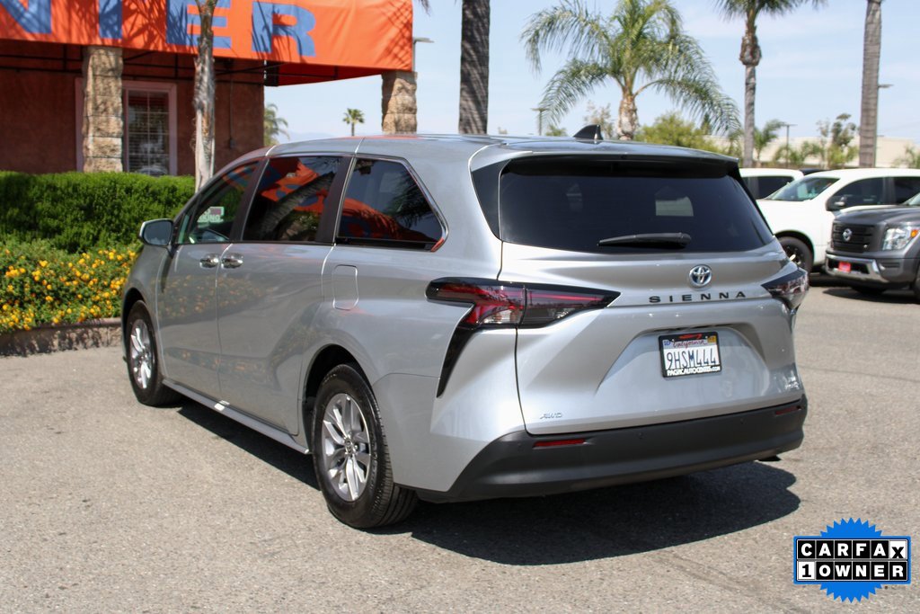 Used 2023 Toyota Sienna XLE image 7