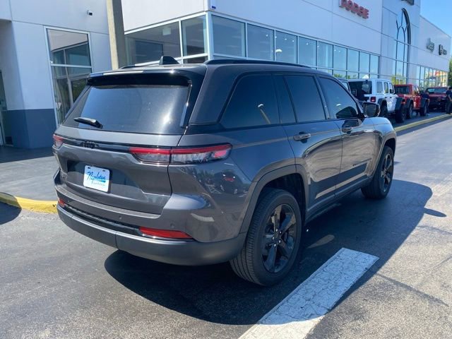 Used 2023 Jeep Grand Cherokee Altitude image 9