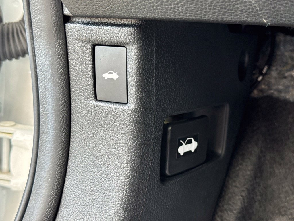Used 2023 Honda Accord LX image 48