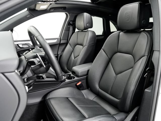 Certified 2026 Porsche Macan AWD/4WD image 5