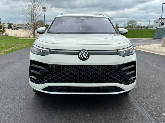 New 2026 Volkswagen Tiguan SEL R-Line AWD/4WD image 2