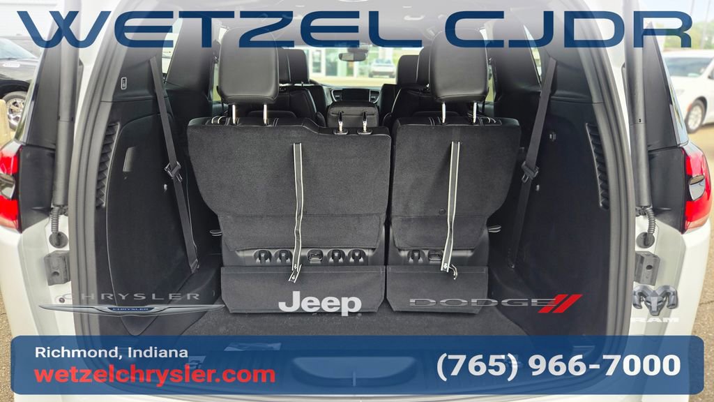 New 2027 Chrysler Pacifica Select AWD/4WD image 9