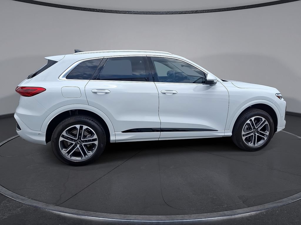 Used 2025 Audi Q5 Premium AWD/4WD image 32