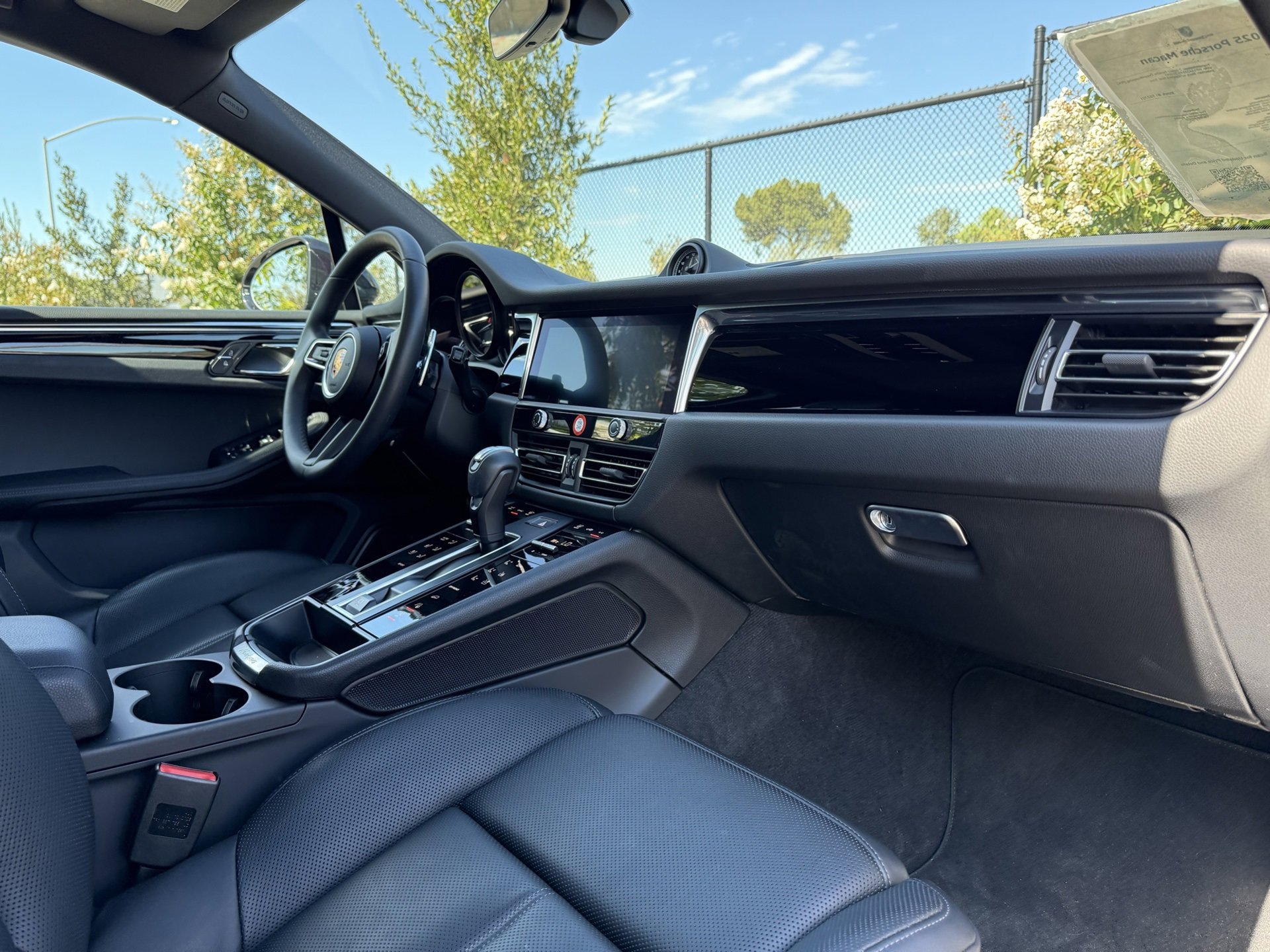 Used 2025 Porsche Macan image 25
