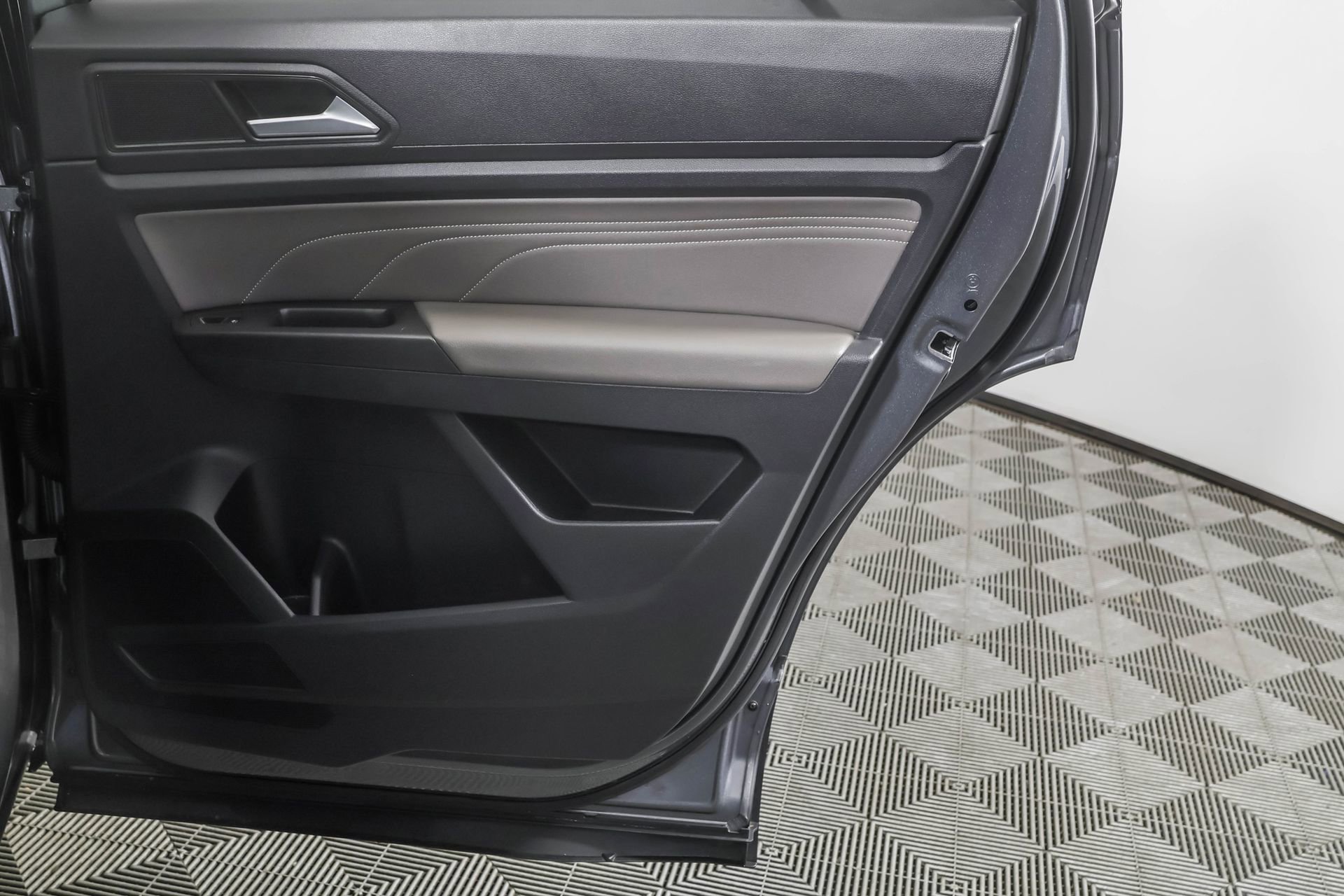 Used 2022 Volkswagen Atlas Cross Sport SE image 41