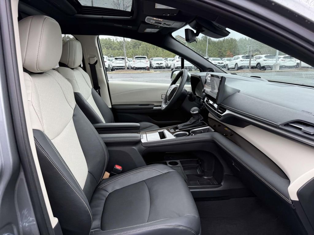 Used 2026 Toyota Sienna Platinum image 15