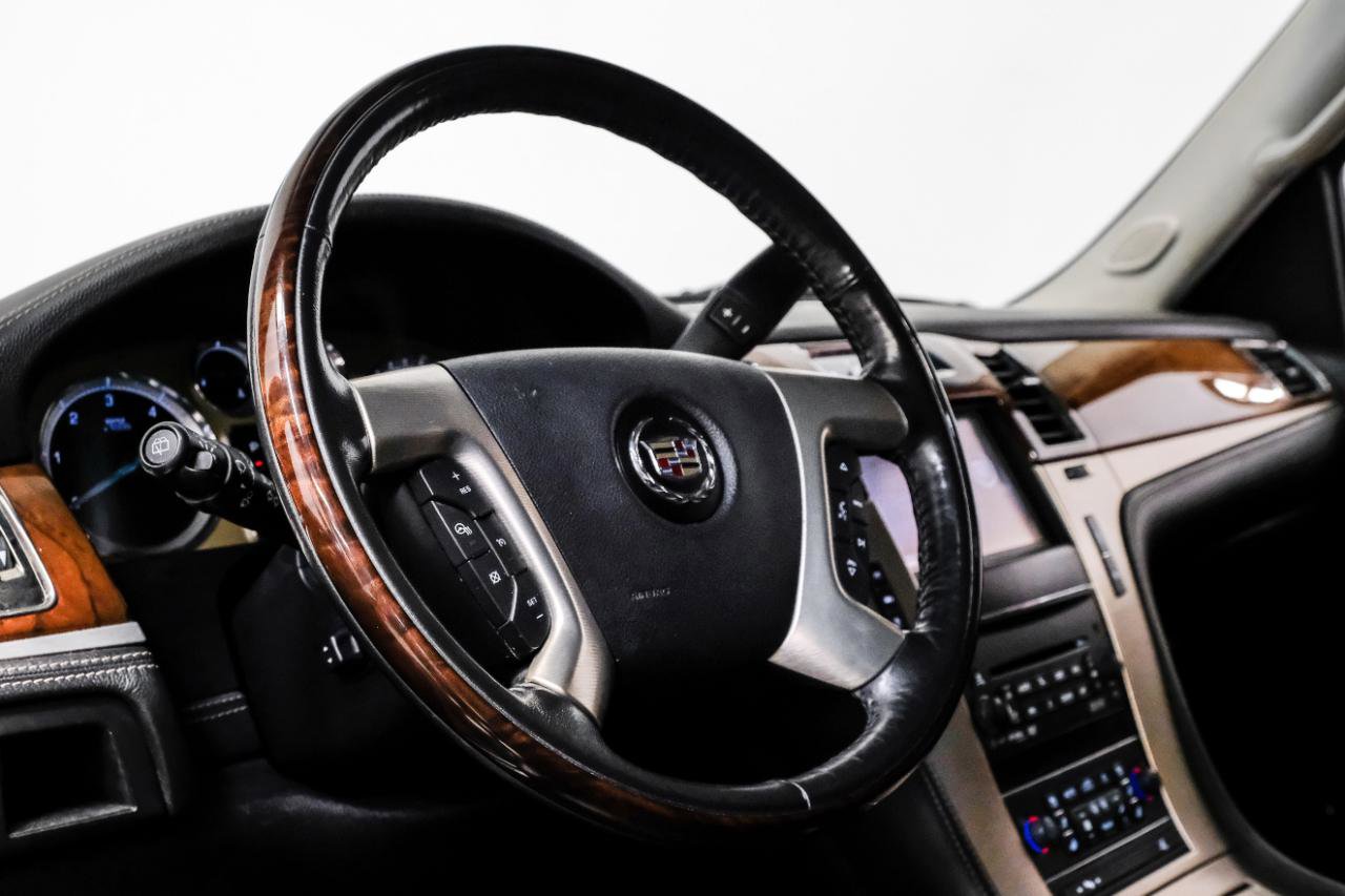 Used 2013 Cadillac Escalade Platinum RWD image 20