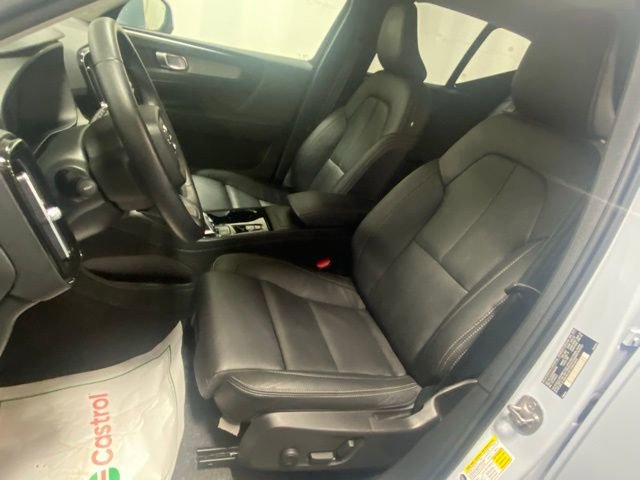 Used 2025 Volvo XC40 B5 Plus AWD/4WD image 11