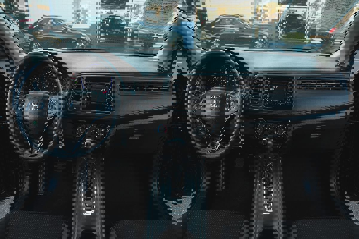 Used 2019 Honda HR-V LX image 17