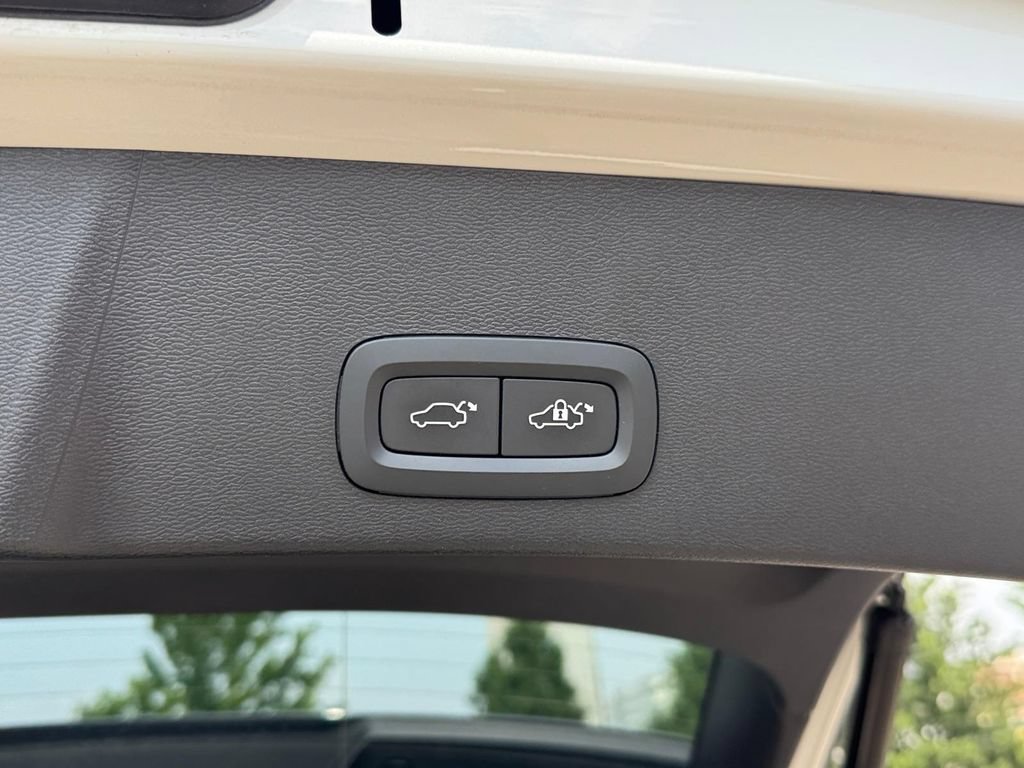 Certified 2023 Volvo XC40 Recharge Ultimate AWD/4WD image 6