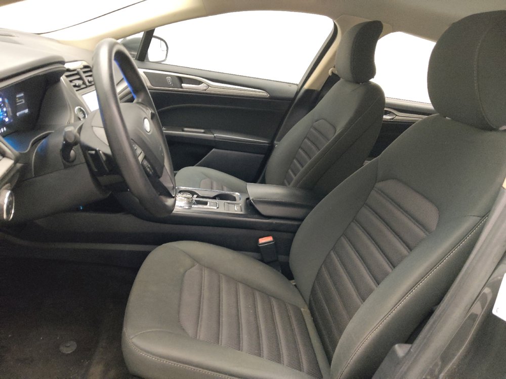 Used 2018 Ford Fusion SE w/ Fusion SE Technology Package FWD image 17