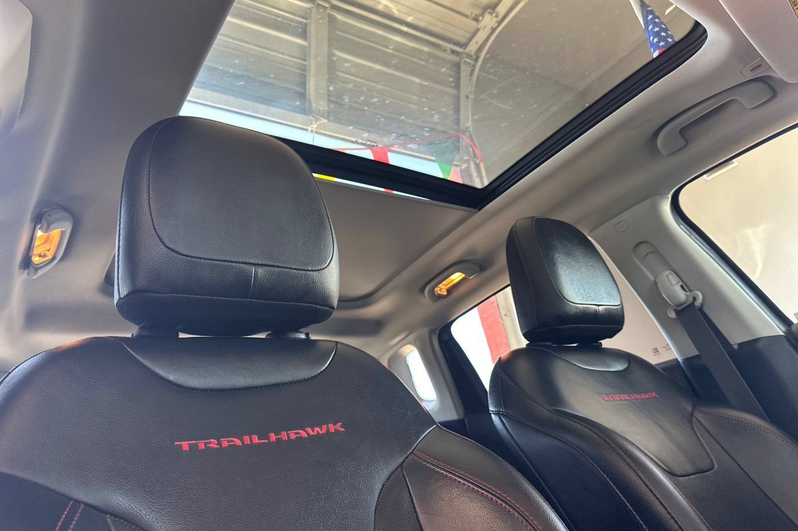 Used 2019 Jeep Compass Trailhawk w/ Leather Interior Group AWD/4WD image 17